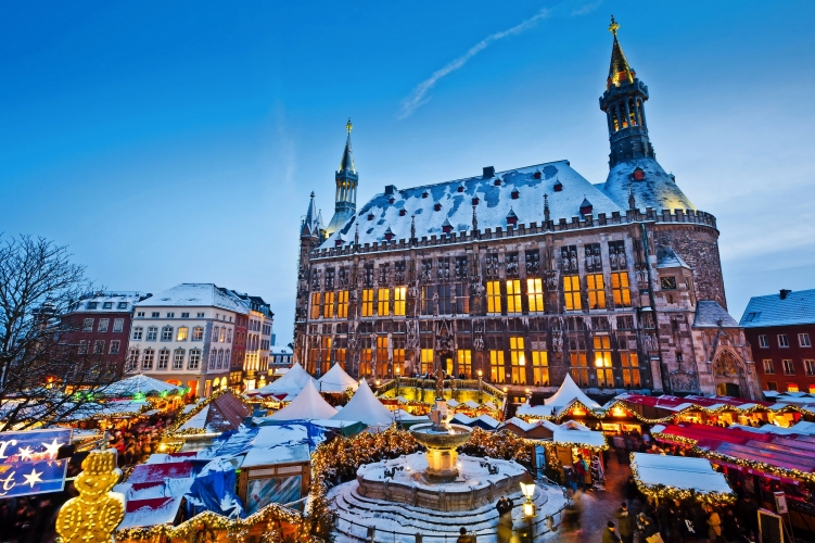 Aachen mit Schloss Merode Weihnachtsmarkt